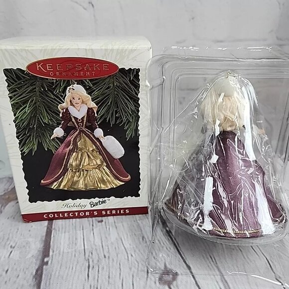 1996 Hallmark Holiday Barbie Christmas Ornament new in box - Picture 2 of 3